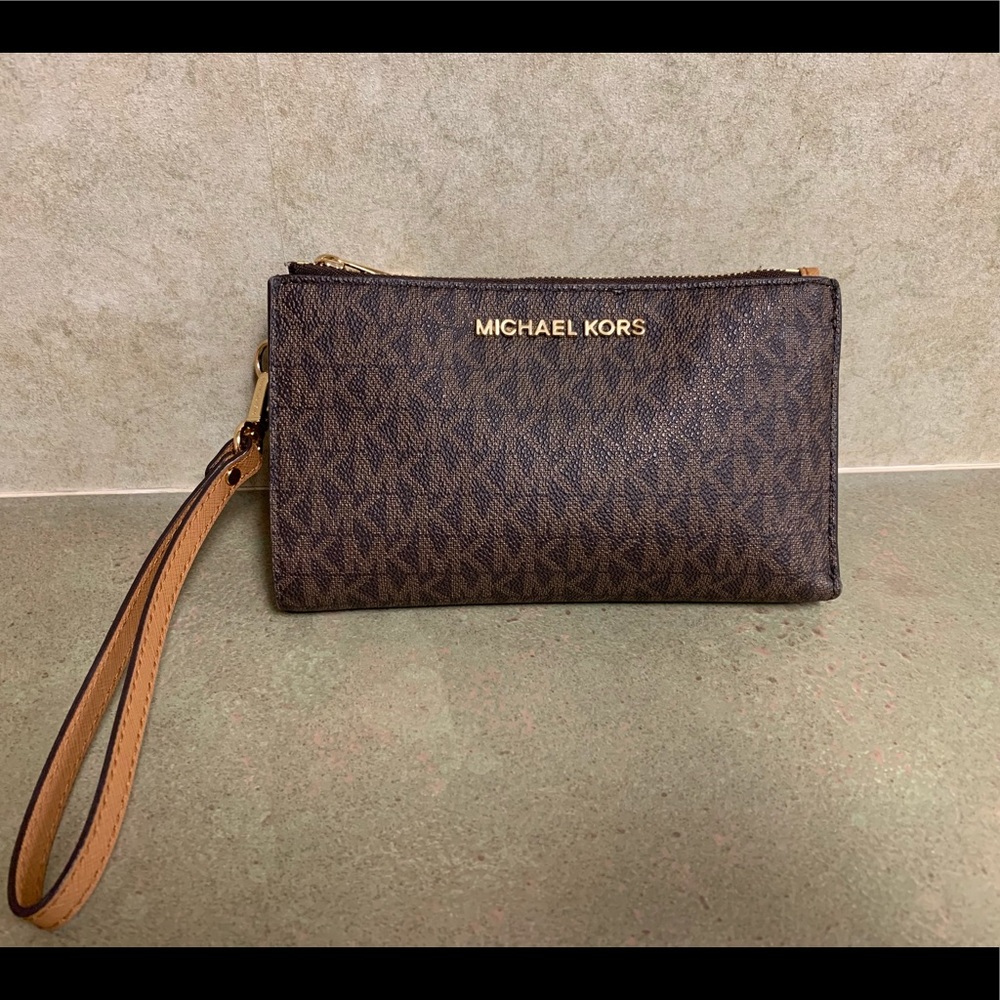Michael Kors wristlet wallet